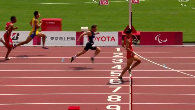 En 11"30, le Français bat son record personnel en série du 100 m T38 et se qualifie pour la finale.