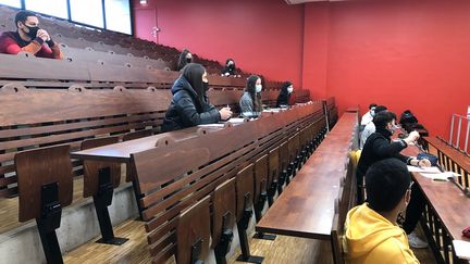 A l'université de Cergy, une poignée d'étudiants ont&nbsp;pu revenir en cours, le 11 janvier 2021. (ALEXIS MOREL / RADIO FRANCE)