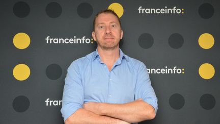 Sylvain Pak, coauteur du reportage&nbsp; "Scandale chez les stups" diffusé sur France 2 . (JEAN-CHRISTOPHE BOURDILLAT / RADIO FRANCE)