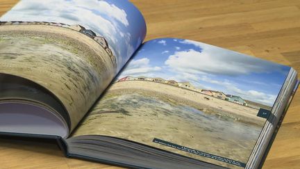 Arnaud Guérin, photographe normand, vient de publier un ouvrage sur le Cotentin.&nbsp; (C.Leloche / France Télévisions)