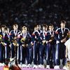 L'équipe de France de football sur le podium des Jeux olympiques, le 11 août 1984 à Los Angeles (Etats-Unis). (GEORGES BENDRIHEM / AFP)