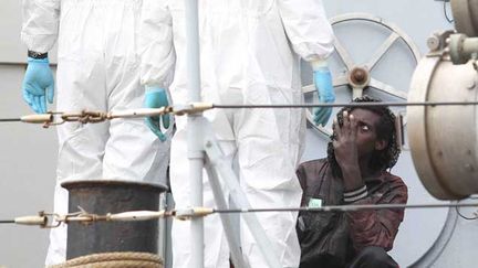  (Un millier de migrants ont été secourus vendredi par des bâtiments de la marine italienne et des navires marchands. Photo d'illustration © Maxppp)