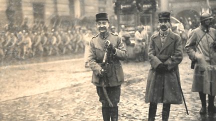 Paul Laperche, au centre, a servi d'interprète lors de la signature de l'armistice.
 (France 3 culturebox)