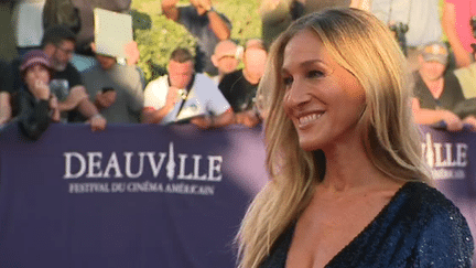 Sarah Jessica Parker sur le tapis rouge de Deauville.
 (France 3 / Culturebox)