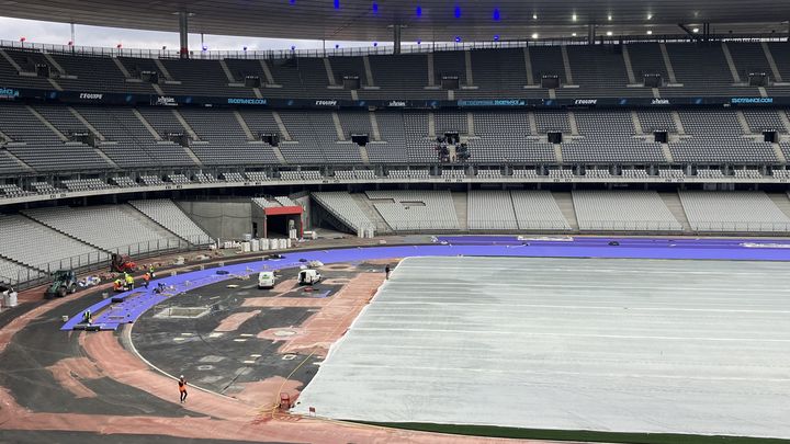 La piste d'athlétisme du Stade de France, le 9 avril 2024. (MAYLICE LAVOREL / FRANCEINFO SPORTS)