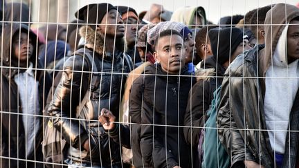 Paris : 2 800 migrants évacués du campement de la porte de la Chapelle