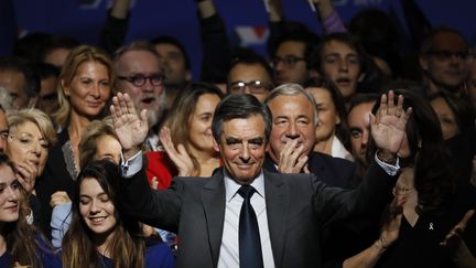 François Fillon, le 25 novembre 2016, lors d'un meeting à Paris. (THOMAS SAMSON / AFP)