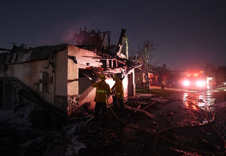 Une maison détruite par le "Tick Fire" à Agua Dulce, en Californie (Etats-Unis), le 25 octobre 2019. (MARK RALSTON / AFP)