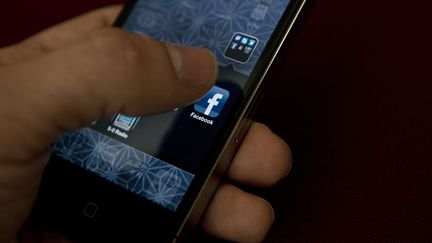 Le statut Facebook de la jeune femme a co&ucirc;t&eacute; tr&egrave;s cher &agrave; son p&egrave;re. (BRENDAN SMIALOWSKI / AFP)