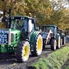 Des tracteurs ouvrent une manifestation contre un projet de construction de prison, le 12 novembre 2016, à Saint-Bonnet-les-Oules (Loire). (MAXPPP)