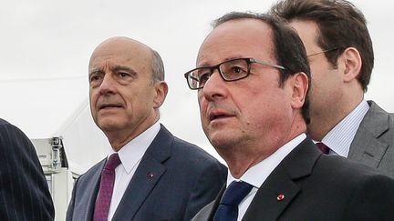 Fran&ccedil;ois Hollande, le pr&eacute;sident de la R&eacute;publique, ainsi qu'Alain Jupp&eacute;, le maire de Bordeaux, inaugurent le salon Vinexpo, le 14 juin 2015.&nbsp; (THIBAUD MORITZ / MAXPPP)