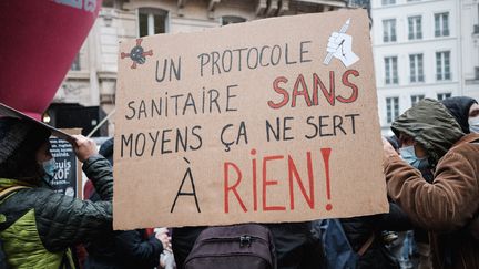 Les professeurs avaient déjà fait grève en novembre 2020 pour réclamer un réel protocole sanitaire et des moyens pour l'appliquer (photo d'illustration). (LUCAS BOIRAT / HANS LUCAS)