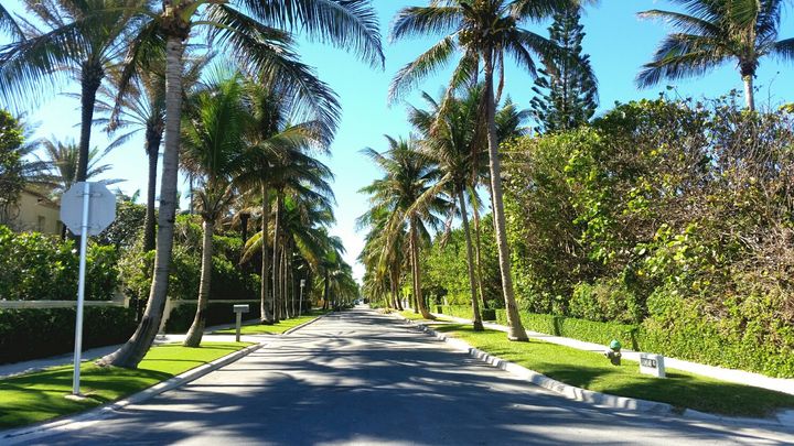 Le quartier de Toni Holt Kramer, à Palm Beach. (BENJAMIN ILLY / RADIO FRANCE)