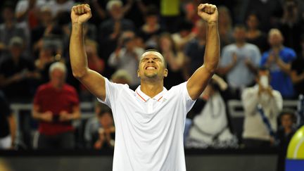 Victorieux à Metz ce week-end, Jo-Wilfried Tsonga gagne une place au classement (16e) (JEAN-CHRISTOPHE VERHAEGEN / AFP)