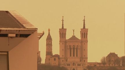 Météo : une tempête de sable colore le ciel de l’Est d’une teinte oranger