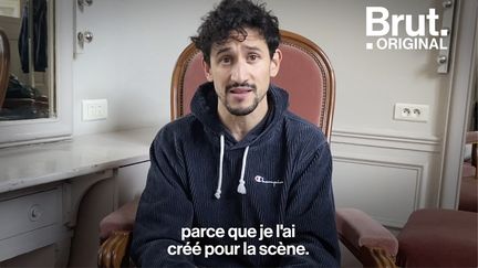 Il devait présenter son premier ballet à l'Opéra national de Paris devant une salle pleine. Mais à cause du confinement, c'est sur les réseaux sociaux que Mehdi Kerkouche va le dévoiler. Brut a assisté aux dernières répétitions.