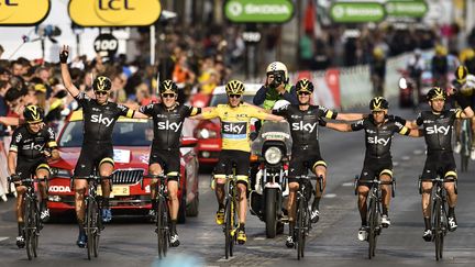 Le Britannique Christopher Froome, le 26 juillet 2015 lors de la derni&egrave;re &eacute;tape de la 102e &eacute;dition du Tour de France. (ERIC FEFERBERG / AFP)