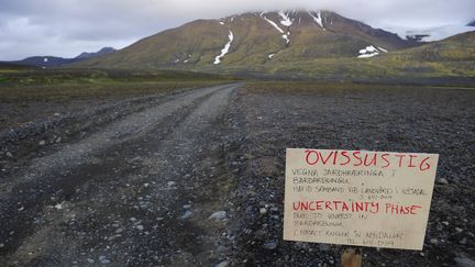 Un panneau avertit les promeneurs de ne pas s'approcher du volcan islandais&nbsp;Bardarbunga, le 19 ao&ucirc;t 2014. (REUTERS)