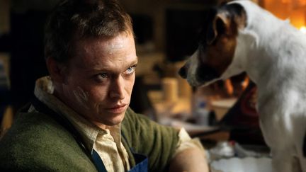 Le comédien Caleb Landry Jones dans "Dogman", de Luc Besson, en salle mercredi 27 septembre 2023. ((LBP / EUROPACORP / TF1 FILMS PRODUCTION))