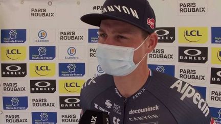 Mathieu van der Poel au micro de francetvsport, le samedi 16 avril 2022, à la veille de Paris-Roubaix. (Capture d'écran francetvsport)