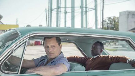 Viggo Mortensen, le chauffeur, avec&nbsp;Mahershala Ali dans "Green Book : Sur les routes du sud"&nbsp;de Peter Farrelly (METROPOLITAN FILMEXPORT)