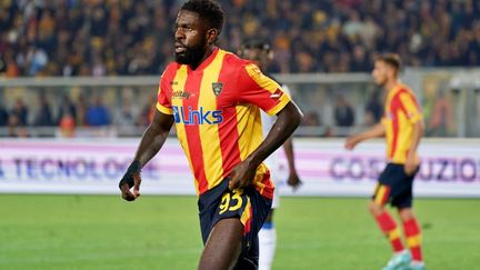 Samuel Umtiti sous ses nouvelles couleurs de Lecce (Italie), ici contre l'Atalanta Bergame le 9 novembre 2022. (EMMANUELE MASTRODONATO / NURPHOTO via AFP)