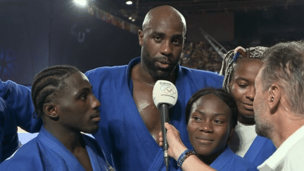 Légende du sport français, le judoka Teddy Riner a un peu plus confirmé son statut durant ces Jeux olympiques. Déjà vainqueur d'une nouvelle médaille d'or en individuel la veille, il a porté les Bleus en finale par équipes, samedi 3 août.