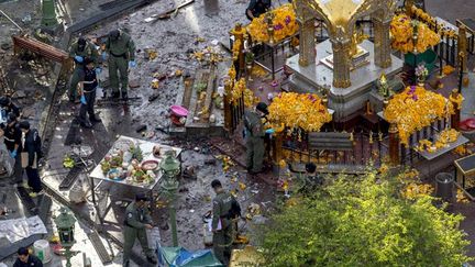 &nbsp; (Les experts thaïlandais sur le site de l'explosion © REUTERS | Athit Perawongmetha)