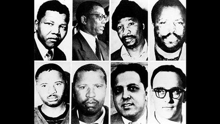 du procès de Rivonia sont Nelson Mandela, Walter Sisulu, Gowan Mbeki, Raymond Mhlaba (en haut, de gauche à droite), Elias Motsoaledi, Andrew Mlangeni, Ahmed Kathrada et Dennis Goldberg (en bas).
 
Ce procès permet à Pretoria de poursuivre judiciairement les dirigeants de l'ANC, un parti toujours interdit.
 
 (REUTERS / Radu Sigheti)