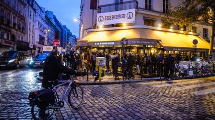 &nbsp; (Le bar "la bonne bière à Paris" a rouvert ses portes ce vendredi matin, trois semaines après les attentats © MaxPPP)