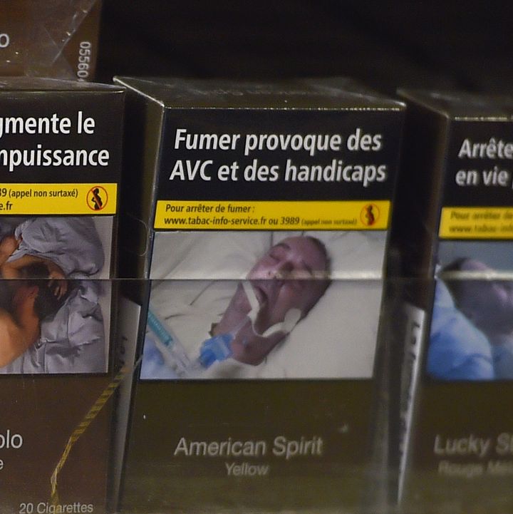 Serge Nizet est convaincu d'avoir reconnu son père Joseph sur cette image imprimée sur certains paquets de tabac. (LOIC VENANCE / AFP)