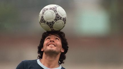 Diego Maradona, le 22 mai 1986 lors d'un entraînement avec la sélection argentine à Mexico. (JORGE DURAN / AFP)