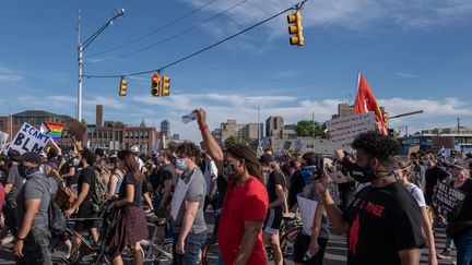 Manifestation contre les violences policières et à la mémoire de George Floyd à Détroit, Michigan, le 7 juin 2020. (SETH HERALD / AFP)