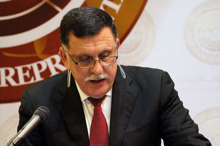 Le chef du gouvernement d'union nationale libyen, Fayez al-sarraj. Il tente d'installer ses quartiers à Tripoli où il est arrivé avec son équipe le 30 mars 2016. (Photo AFP/Abdullah Doma)