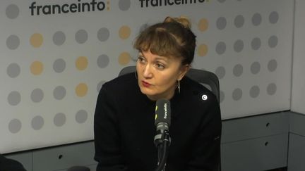 Marie-Cécile Naves, directrice de recherches à l'IRIS, autrice de "Trump, la revanche de l'homme blanc", était mardi 20 décembre l'invitée de la matinale de franceinfo. (FRANCEINFO / RADIO FRANCE)