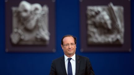 Fran&ccedil;ois Hollande assiste &agrave; une c&eacute;r&eacute;monie marquant le 68e anniversaire de la lib&eacute;ration de Paris, &agrave; l'H&ocirc;tel de Ville, le 25 ao&ucirc;t 2012. (BERTRAND LANGLOIS / AFP)