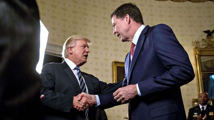 Le président américain, Donald Trump (à gauche), et l'ancien patron du FBI, James Comey, le 22 janvier 2017 à la Maison Blanche, à Washington. (SHUTTERSTOCK/SIPA / REX)