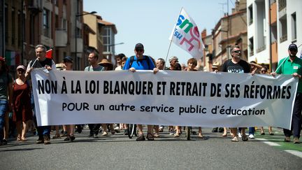 Des enseignants manifestent contre la loi Blanquer, à Toulouse (Haute-Garonne), le 5 juillet 2019.&nbsp; (ALAIN PITTON / NURPHOTO / AFP)