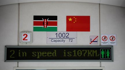 Financé à 90% par la Chine, via la Banque Exim, le SGR a été confié à la China Road and Bridge Corporation. Il est le plus grand projet d’infrastructure post-indépendance du Kenya, reliant Nairobi à Mombasa sur 472 kilomètres. Le premier tronçon a été inauguré en 2017.&nbsp; &nbsp; (BAZ RATNER/ REUTERS)