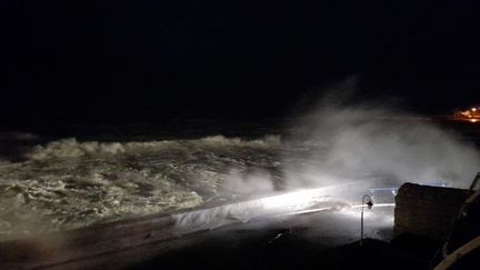 Passage de la tempête Ciaran au Guilvinec (Finistère), à 7 heures du matin le 2 novembre 2023. (NINNOG LOUIS / FRANCE BLEU BREIZH IZEL)