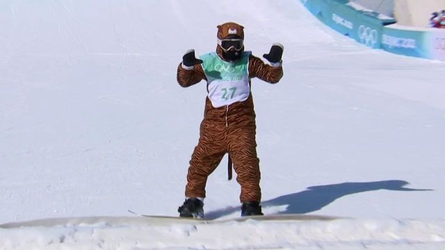 Pour sa dernière épreuve olympique, Lucile Lefevre se fait remarquer sur l'épreuve du big air en snowboard. La Française, touchée au genou, préfère assurer le show et faire une croix sur la finale.