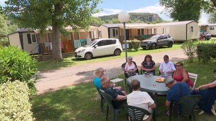 Un camping du Gard offre une semaine de vacances pour les sinistrés des inondations de l'hiver 2023 dans le Pas-de-Calais. Un bonheur pour les familles. (France 2)