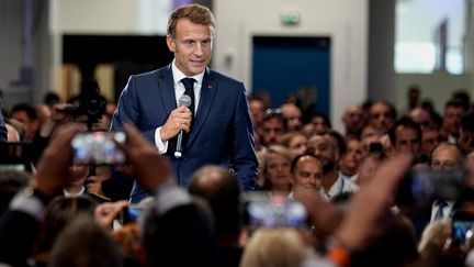 Emmanuel Macron inaugurates a new factory of the pharmaceutical group Sanofi in Neuville-sur-Saône (Rhône), September 10, 2024. (LAURENT CIPRIANI / AFP)