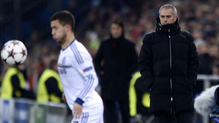 Eden Hazard sous les yeux de José Mourinho, l'entraîneur de Chelsea, 