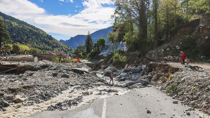 Les dégâts causés par la dépression Aline, à Saint-Martin-Vésubie (Alpes-Martitimes), le 21 octobre 2023. (SEBASTIEN BOTELLA / MAXPPP)