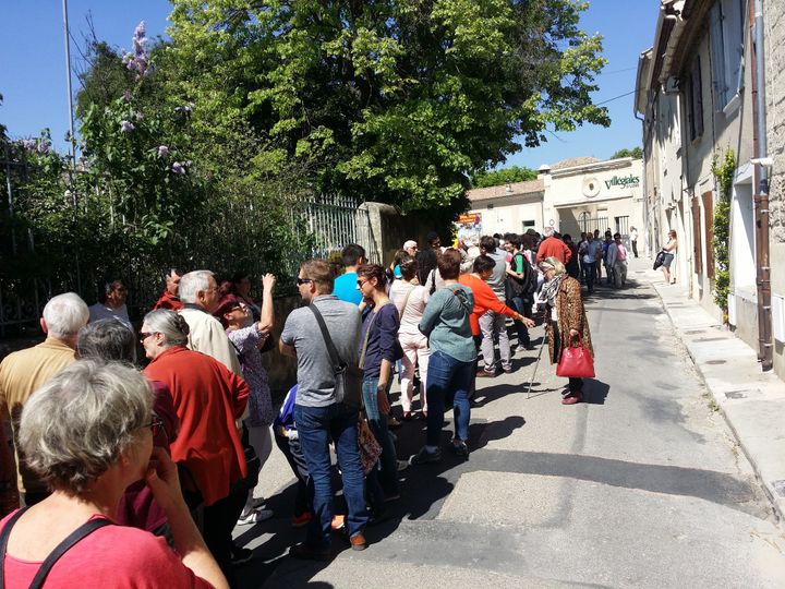 Les visiteurs sont venus nombreux pour admirer la mosaïque romaine découverte à Uzès
 (Ph. H.)