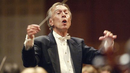 Claudio Abbado dirige l'orchestre du festival de Lucerne (Suisse), le 11 ao&ucirc;t 2005. (URS FLUEELER/AP/SIPA)