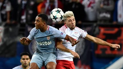 Kevin Kampl et Youri Tielemans, pendant Leipzig - Monaco, mercredi 13 septembre, en Ligue des champions.&nbsp; (JOHN MACDOUGALL / AFP)