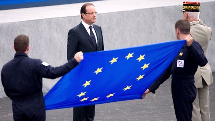 Fran&ccedil;ois Hollande le 14 juillet 2012 &agrave; Paris. (BERTRAND LANGLOIS / AFP)