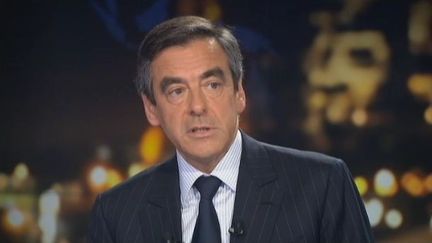 L'ancien Premier ministre Fran&ccedil;ois Fillon sur le plateau du JT de 20 heures de France 2, le 30 mai 2012 (capture d'&eacute;cran). (FRANCE 2 / FTVI)